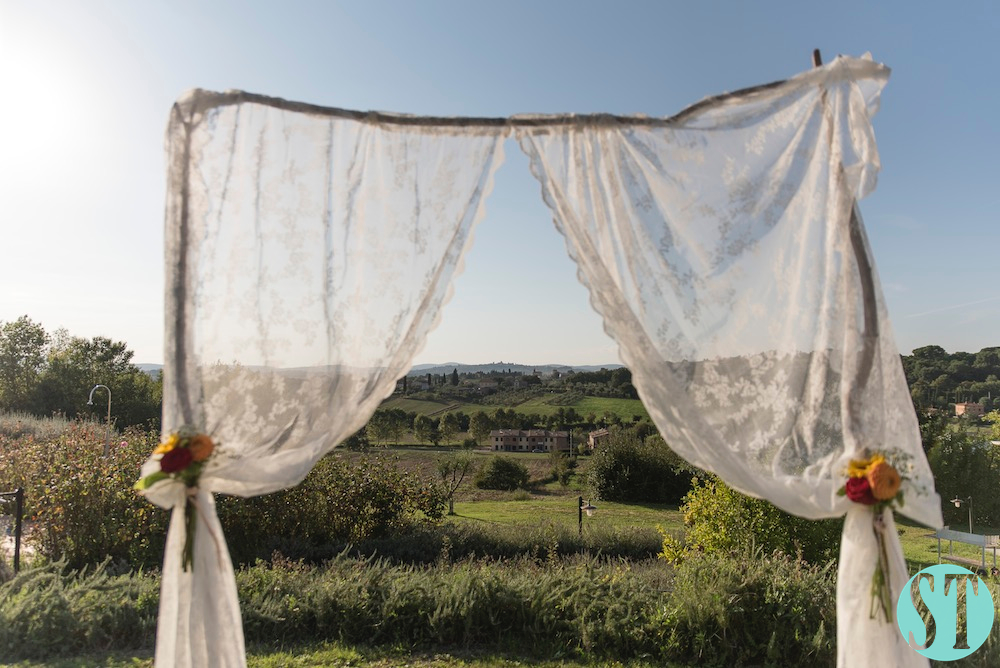 19Country wedding in tuscany - string lights