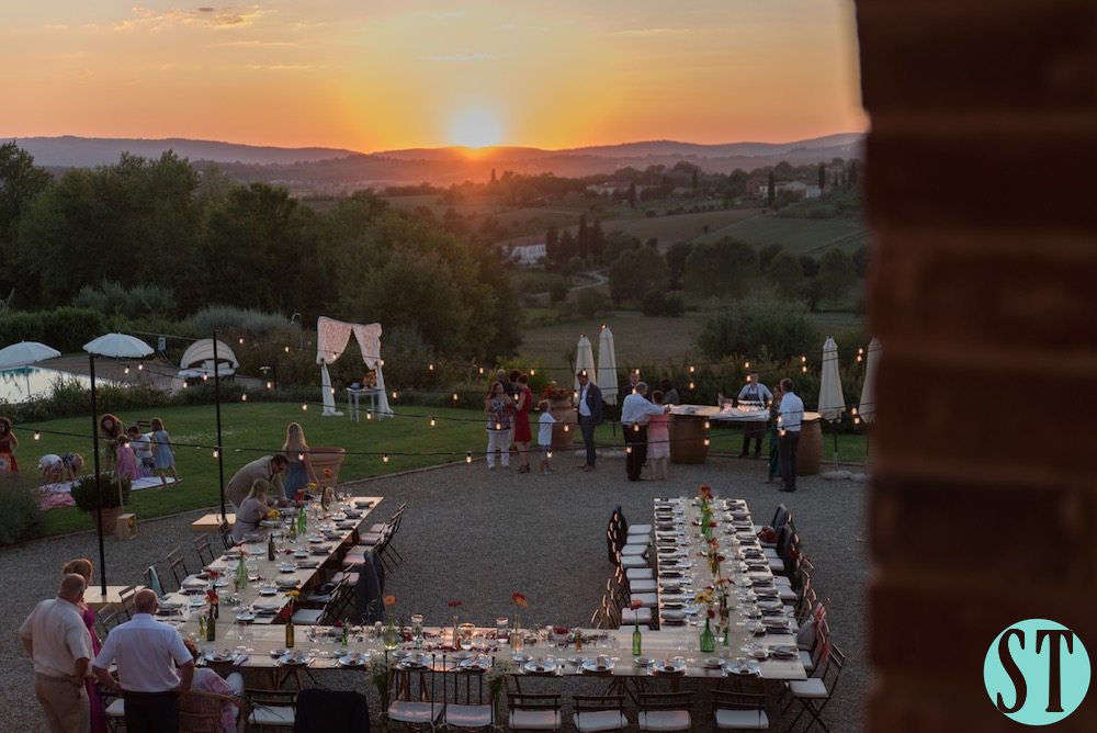 39Country wedding in tuscany - string lights