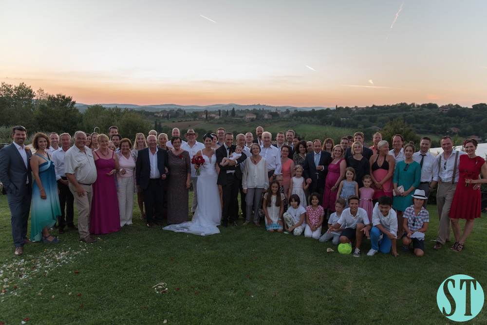 47Country wedding in tuscany - string lights