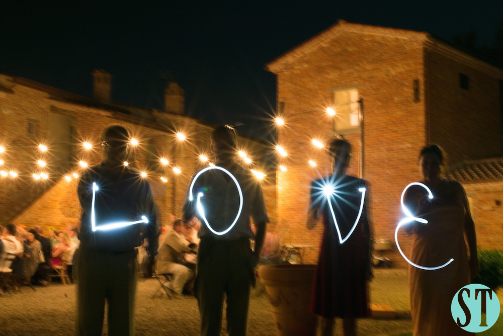 51Country wedding in tuscany - string lights