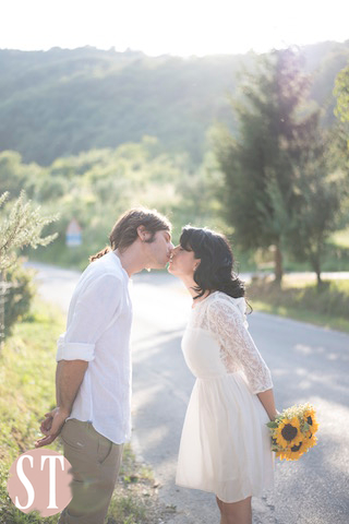 10Romantic engagement in Tuscany