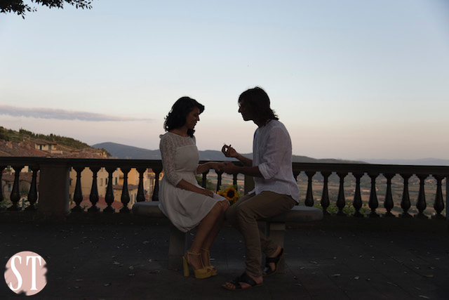 29Romantic engagement in Tuscany